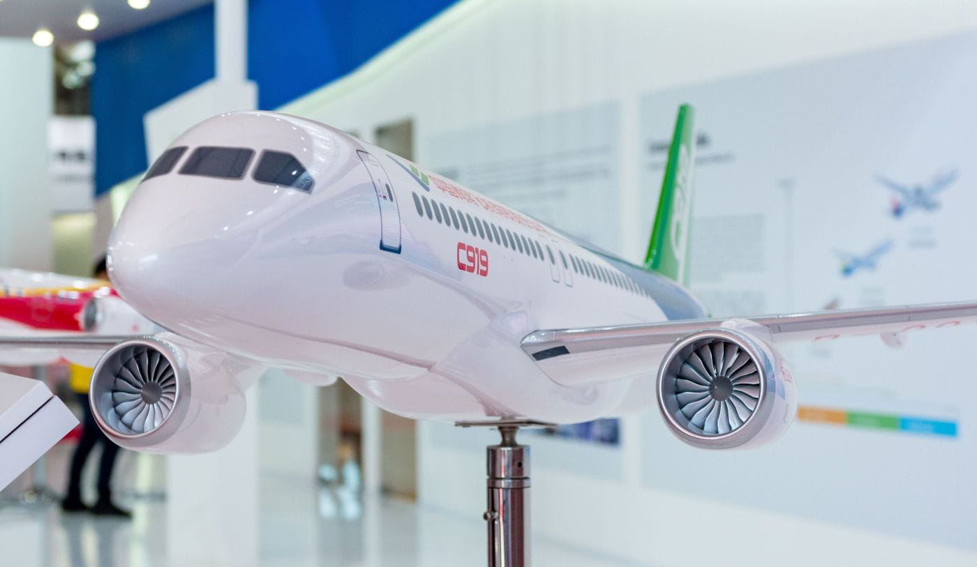 Modèle réduit de l'avion C919 présenté par COMAC, symbole des ambitions aéronautiques de la Chine, rival des Airbus A320 et Boeing 737